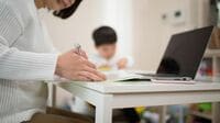 共働き夫婦が抱える｢仕事と子育て｣の本音 夫の相談相手は子育て経験のある｢同性上司｣