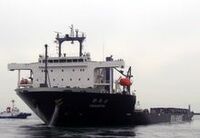 日本郵船子会社のモジュール船「ＹＡＭＡＴＡＩ」が救援物資を積み八戸港へ