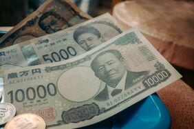 〈157円98銭まで買われる〉金融政策決定会合を前に円相場が対ドルで急騰…政府･日銀による円買い介入観測が浮上