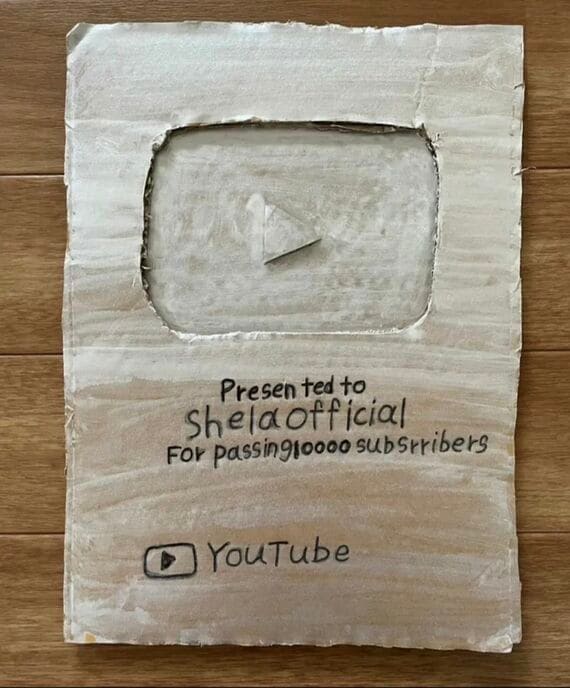 shelaの息子が手作りした銀の盾
