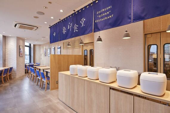 炊飯器が並んでいる様子（東京店）