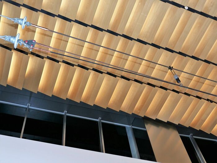 架線の張り方も京急のスタイルにこだわった