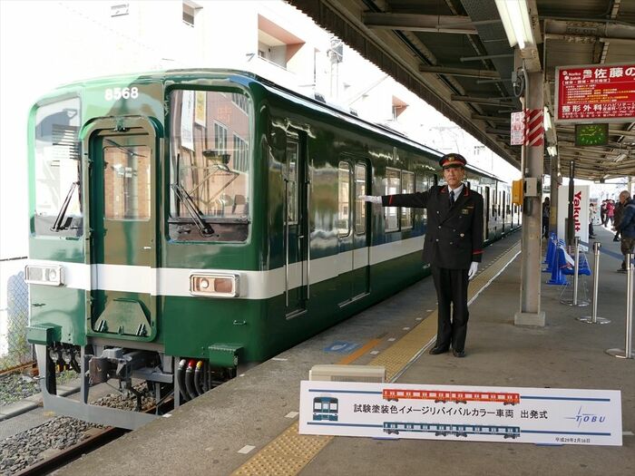 亀戸線を走る緑色のリバイバルカラー8000系