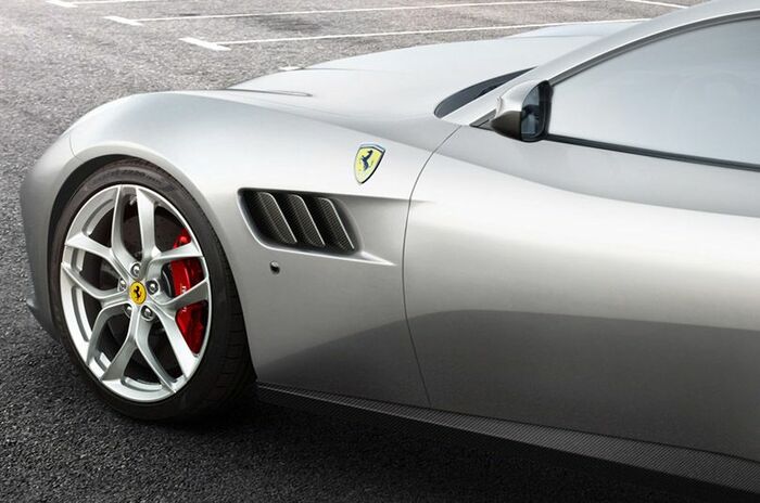 フェラーリ GTC4 ルッソT｜Ferrari GTC4Lusso T