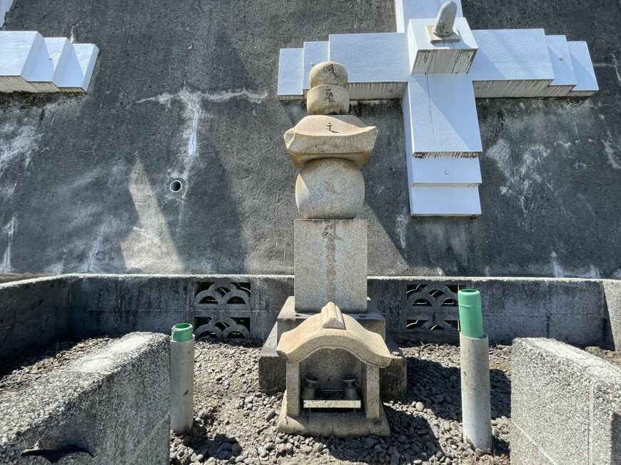 根府川駅列車転落事故の遺族により建立された慰霊碑（筆者撮影）