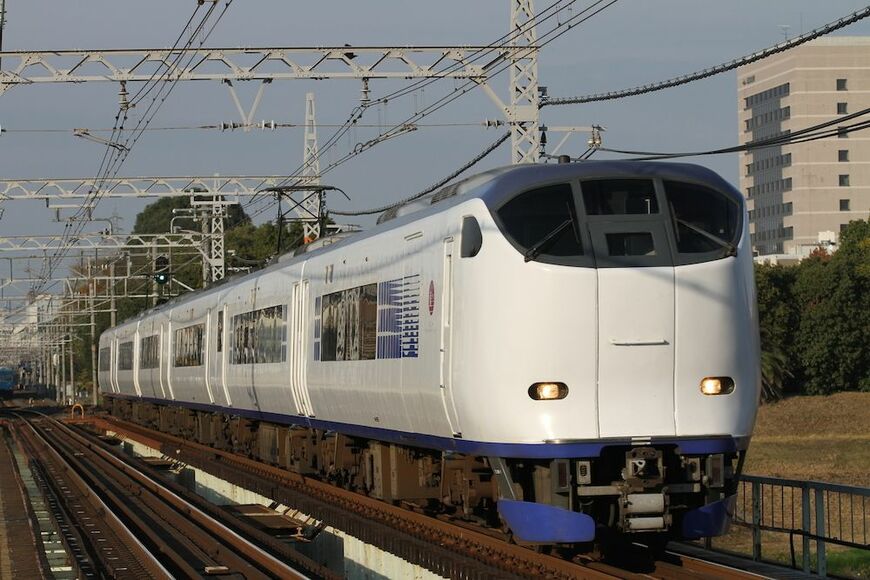 全車指定席で登場し、のちに自由席を設けた関空アクセス特急「はるか」（写真：ミヤゴハチ / PIXTA）