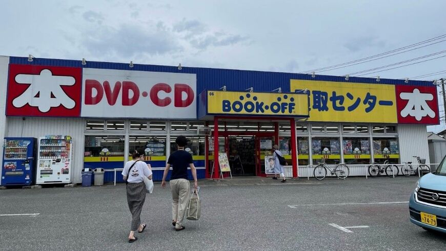 意図のない売り場が、一周回ってこのネット時代では「新鮮さ」を生んでいるようです（筆者撮影）この記事の画像を見る(◯枚)