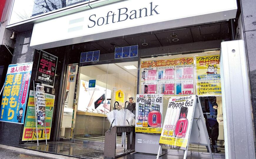 今年3月までは販売代理店の店頭で「実質0円」の表示がよく見られた。今は禁じ手だ（撮影：梅谷秀司）