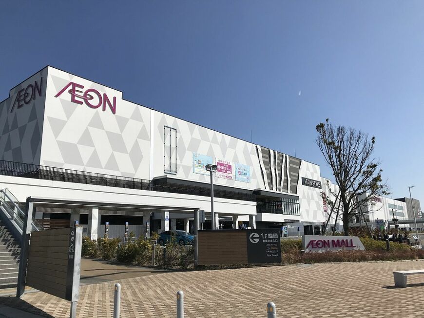 震災復興事業として整備された「イオンモールいわき小名浜」。津波発生時の緊急避難ビルになる（筆者撮影）