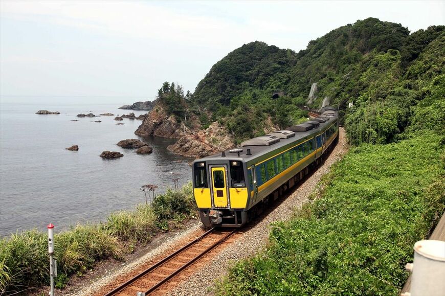 2001年に山陰本線に投入された特急気動車キハ187系（撮影：南正時）