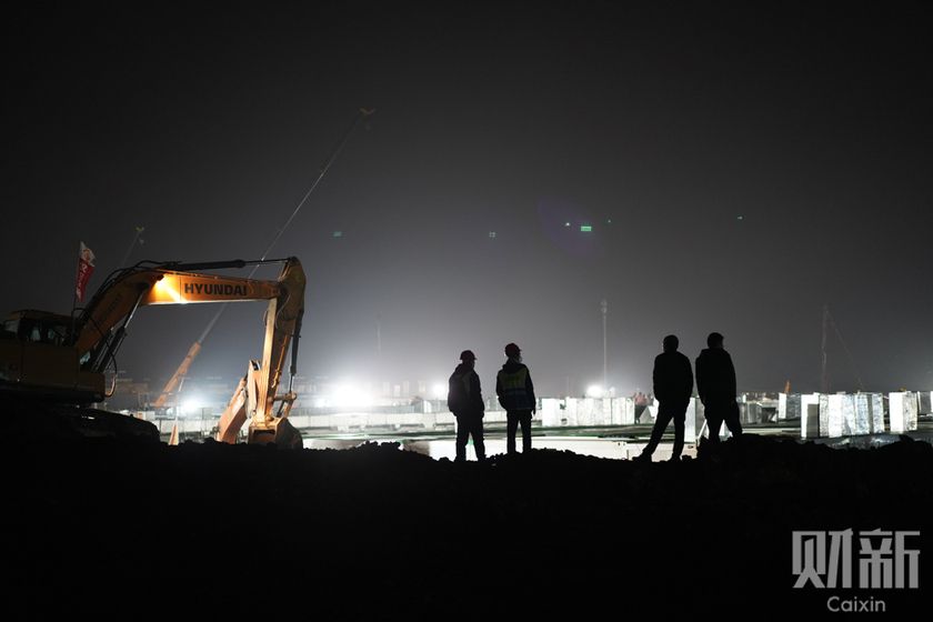 2月2日早朝、火神山医院はほぼ完成を迎えた（写真：財新）