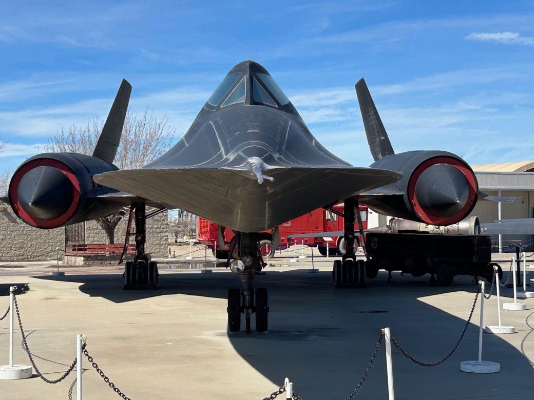 ジョー・デイビス・ヘリテージエアパークに隣接するブラックバード・エアパークでは、世界最速の偵察機SR-71を間近にみられる（筆者撮影）