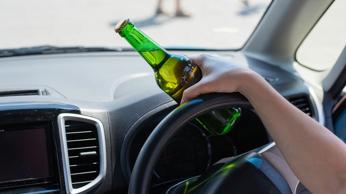 ビール1杯ぐらいなら大丈夫だろうと思って運転したらとんでもない事故を招くことになる（写真：mrwed54／PIXTA）