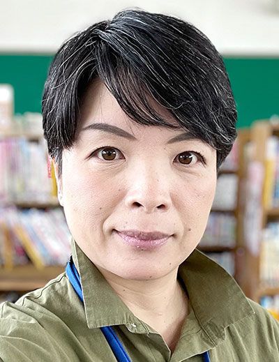 宮澤 優子（みやざわ・ゆうこ）長野県高森町立高森北小学校・高森町子ども読書支援センター 司書公共図書館司書を経て2008年より学校司書。学校司書および校内ICT担当として、学校図書館の「読書センター・学習センター・情報センター」の機能とGIGAスクール構想をつなぐ。子どもたちの日常の学びのために、そして学校図書館機能の確かなアップデートのために、子ども読書支援センターを中心に町内の司書たちと日々奮闘中。Google認定教育者Lev.2、GEG Minami Shinshu 共同リーダー