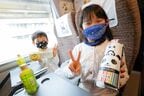 日根野を目指す車内では昼食タイム。　大人・こども・幼