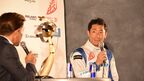 凱旋記者会見での質問に答える室屋選手