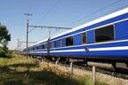 青い車体が鮮やかな南アの「ザ・ブルートレイン」