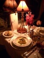 ダイニングカーでのディナーの様子