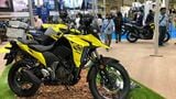 オフロード車「Vストローム SX」を中心に展示するスズキのブース（筆者撮影）