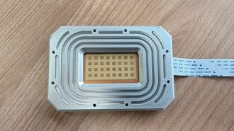 ガラス基板を使った中継器