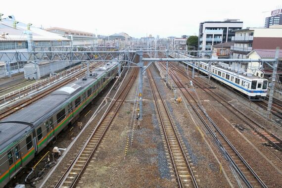 大宮駅付近 JRと東武鉄道の電車