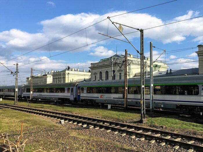 プシェミシル駅を出発するポーランドの列車