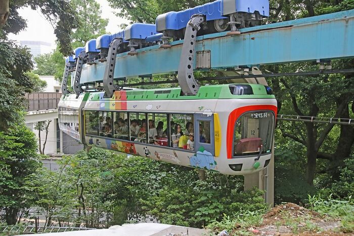 距離は短いが車窓風景は変化に富んでいた