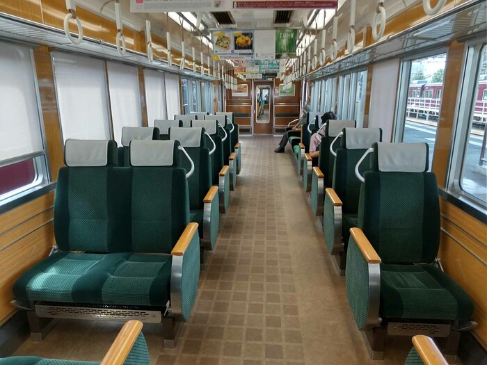 嵐山線に転じた6300系の座席