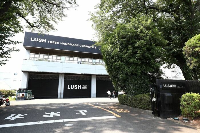 バスに揺られること約35分､愛川町の本社兼工場に到着