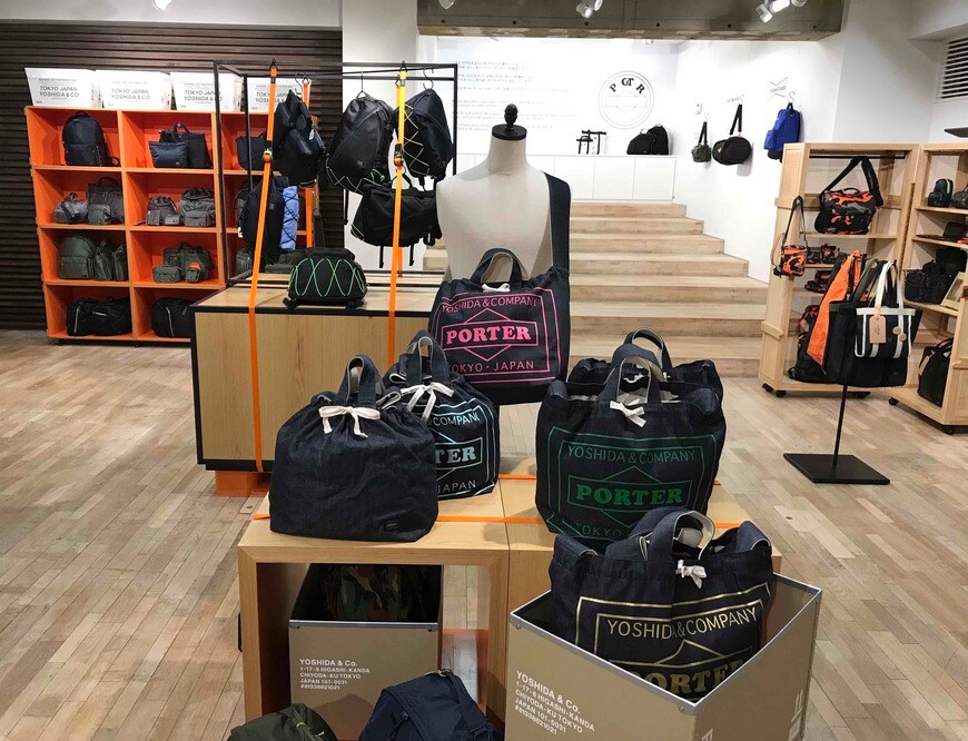  11月中旬、アポイント制で開催された吉田カバンの「新商品展示会」。こちらのフロアでは販売中の商品が紹介されていた（筆者撮影）