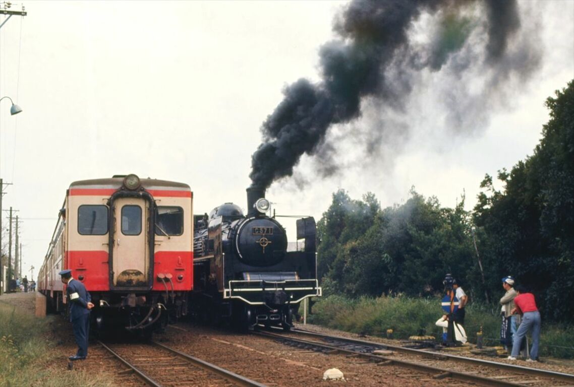 鉄道100年を記念して運転されたC57 1牽引の列車。