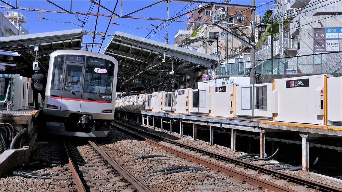 人身事故が激減 東急の 全駅 ホームドア戦略 通勤電車 東洋経済オンライン 経済ニュースの新基準