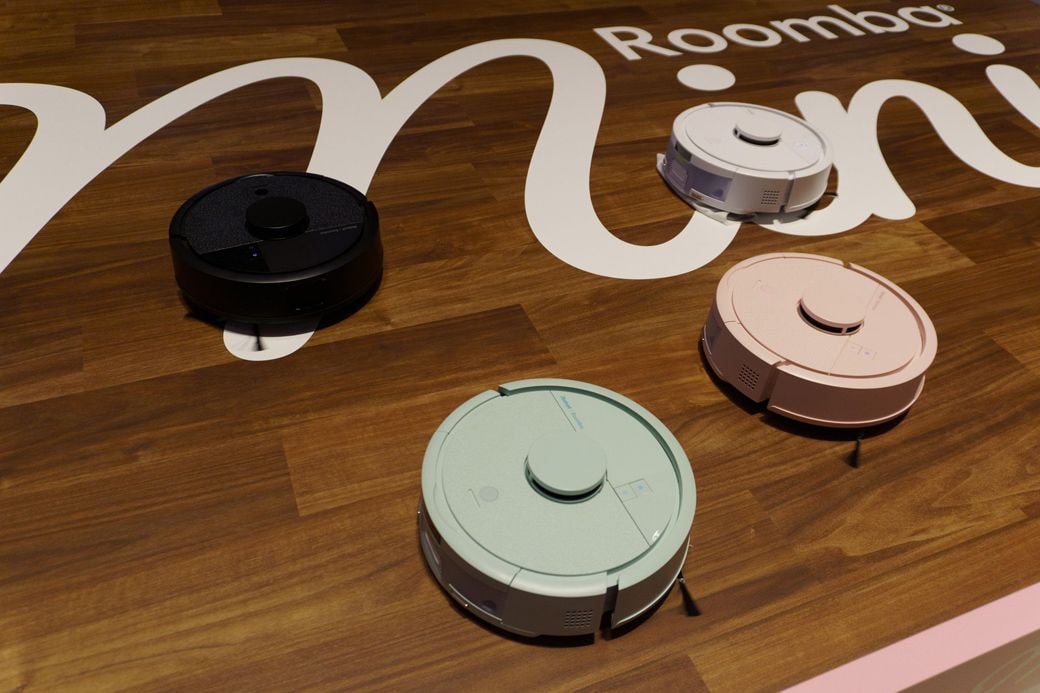 カラーは白、黒、桜、若葉の4色。和名を採用した（写真：筆者撮影）