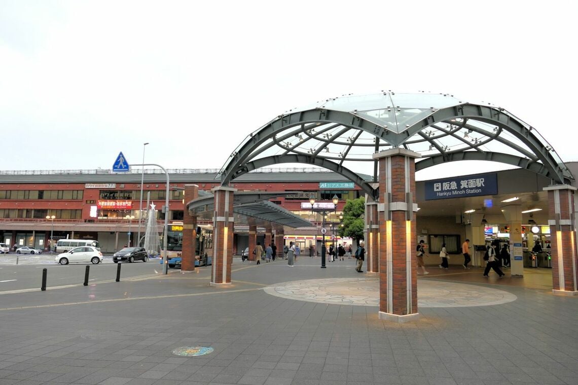 阪急箕面線の箕面駅前（記者撮影）