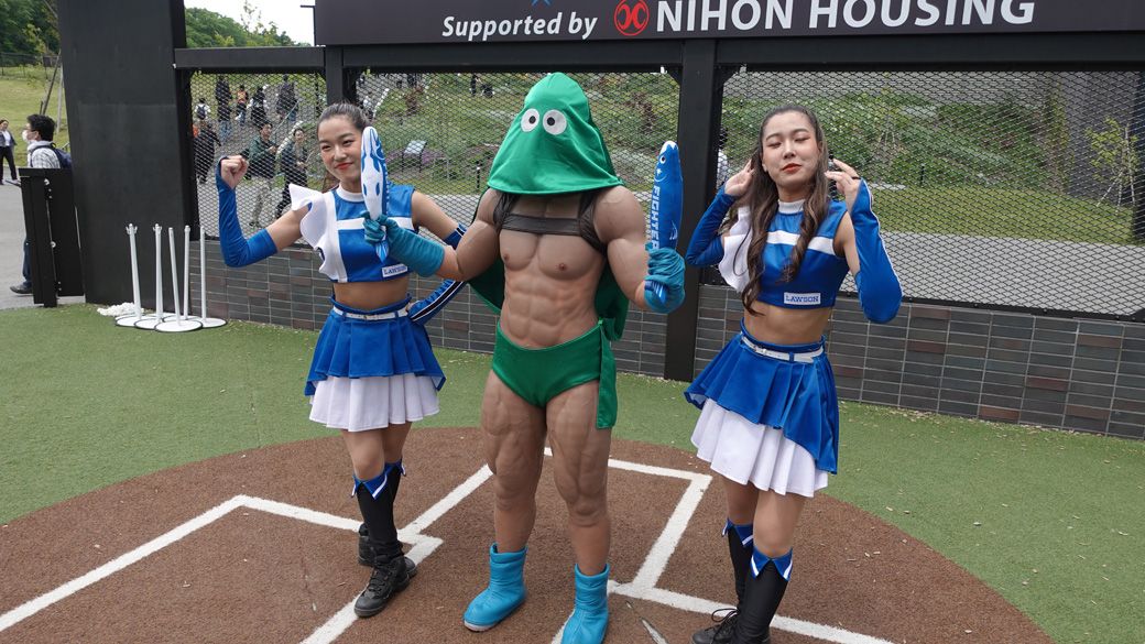 別のスポットでは、カンダタとファイターズガールの記念撮影会も行われた（筆者撮影） 