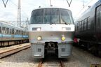 正面から見た783系