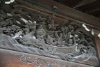 入口で七福神の彫刻が出迎えてくれる