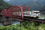 肥薩線の第二球磨川橋梁を渡る列車（撮影：南正時）