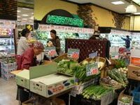 【産業天気図・スーパー／コンビニ】猛暑特需など消え後半「曇り」へ悪化、同業買収軸に優勝劣敗鮮明に