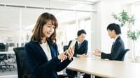 会議中に｢スマホ｣を見ることで失う大切なモノ 相手に｢無礼だ｣と思われないちょっとしたコツ