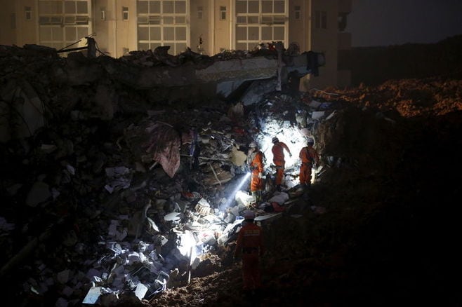 中国で大規模な土砂崩れ､91人が行方不明
