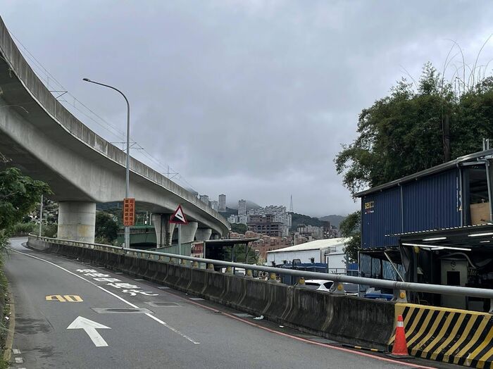 台北郊外はその地形からLRTでの路線整備が多い