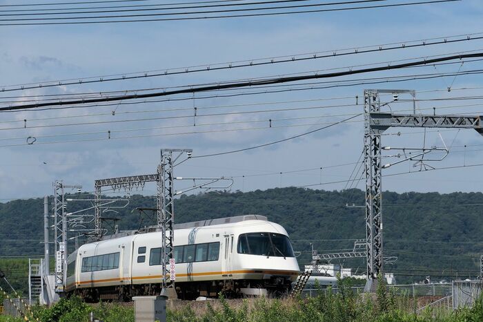 伊勢中川の短絡線を通過するアーバンライナー・プラス