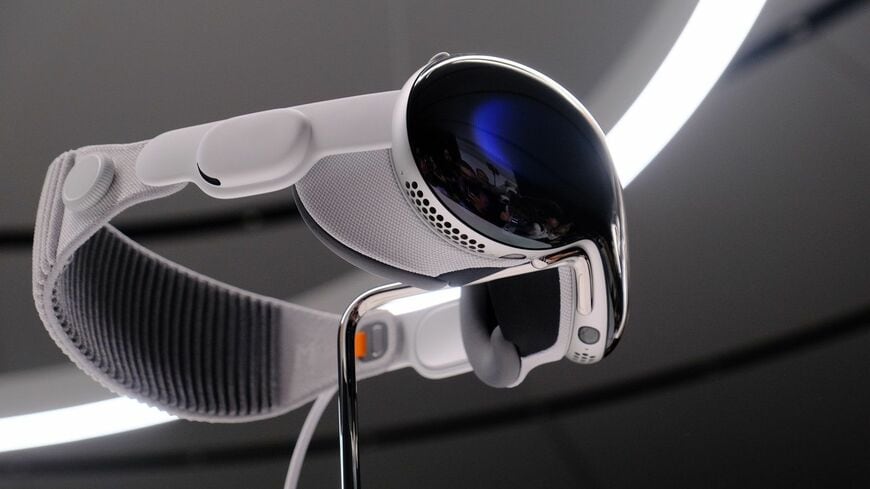 アップルが発表したApple Vision Pro。2024年にアメリカから販売が開始される予定だ（筆者撮影）