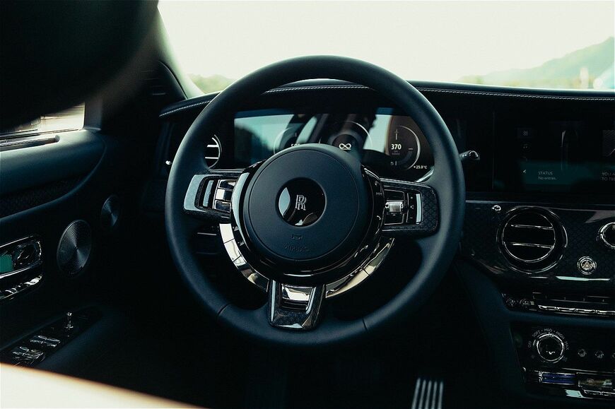 ロールス・ロイス「ブラック・バッジ・ゴースト・シリーズⅡ」（写真：ロールス・ロイス・モーター・カーズ）