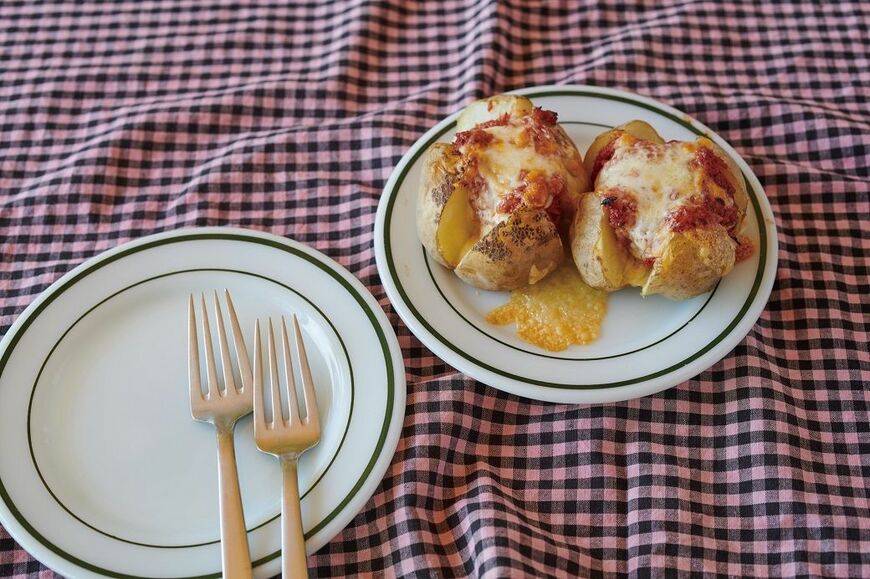 食べごたえはもちろん見た目の満足感も高くて、思わずニンマリしてしまう一品。コンビーフの代わりにツナを使ってもおいしいです（写真提供：豊田明子）