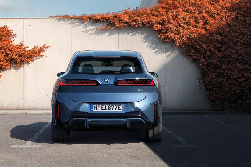 BMW iX3（写真：ビー・エム・ダブリュー）