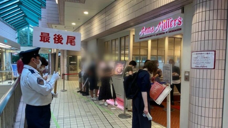 8月31日に閉店することが決まったアンナミラーズの高輪店には連日行列ができている（写真：編集部撮影）