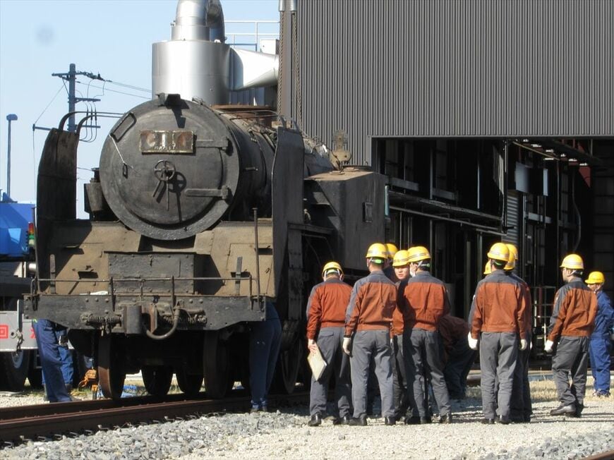 動態復元に向けて搬入されたC11形（現在の123号機）＝2018年11月（撮影：南正時）