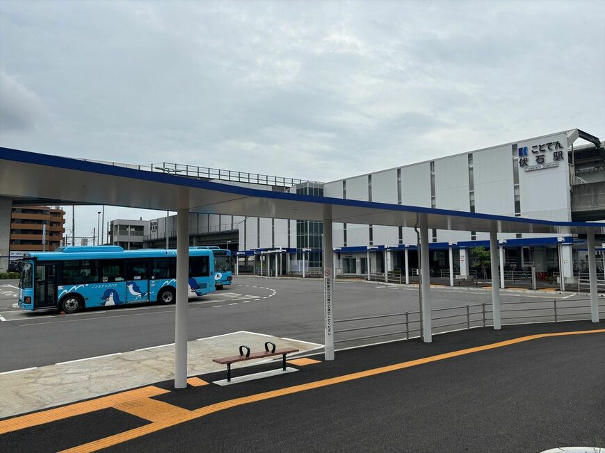 交通結節点として新設された、伏石駅（筆者撮影）